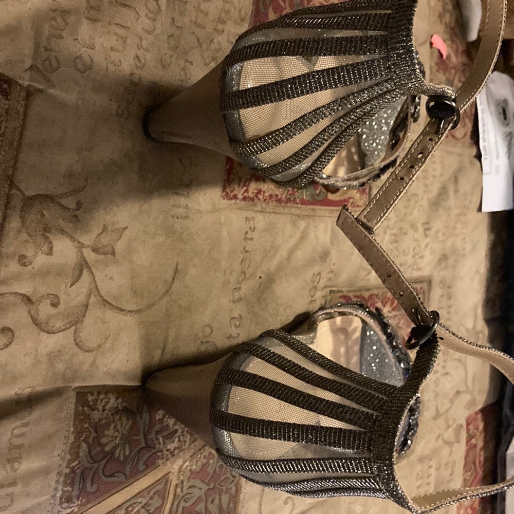 J Renee Fancy Shoes 10.5; silver